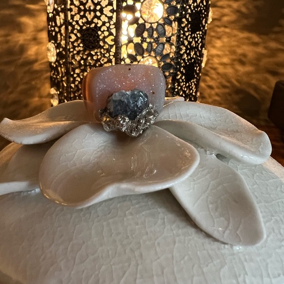 Raw Tigers Eye carved crystal ring, druzy and tourmaline, statement piece - Picture 6 of 6